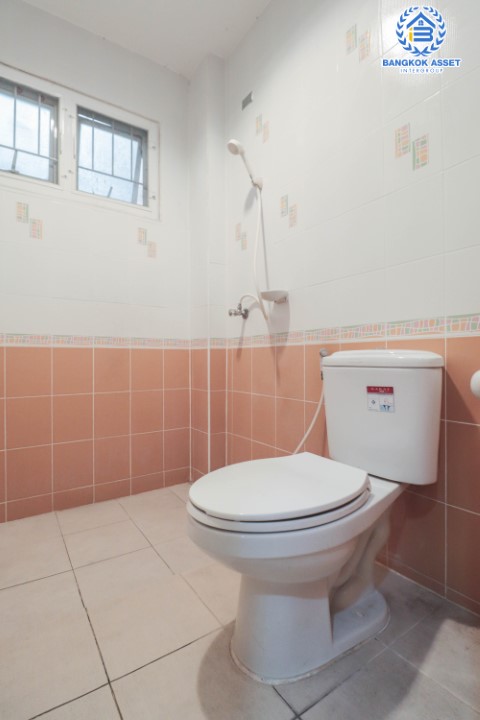 *****ทาวน์เฮ้าส์มือสองย่านนนทบุรี ม.ศิริชัย3 พิบูลย์สงคราม 22 บนเนื้อที่ 18.9 ตร.ว. ฟังก์ชัน 4 ห้องนอน 3 ห้องน้ำ 1 ที่จอดรถ แถมฟรี! 3 เครื่องปรับอากาศ 2 เครื่องทำน้ำอุ่น บ้านหันทิศเหนือ ทำเลดีมาก ใกล้สะพานพระราม5 และรถไฟฟ้าสายสีม่วง "สถานีแยกติวานนท์"